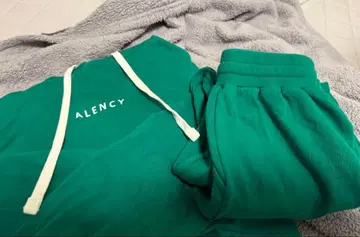 ALENCY 그린 맨투맨 셋업