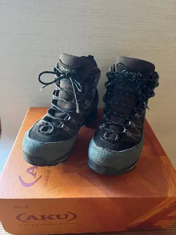 AKU 등산화