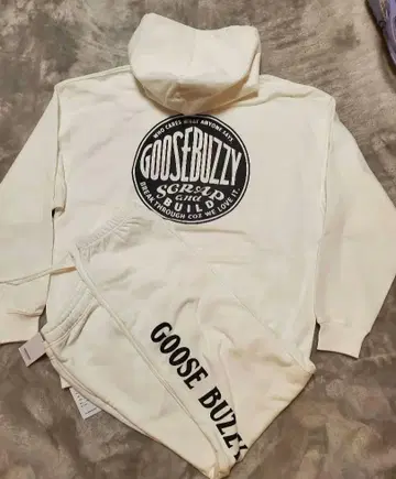 GOOSE BUZZY (구스버지) 맨투맨 셋업 화이트 완판템