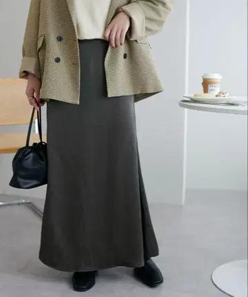 DISCOAT 새틴 플레어 스커트 [ WEB 한정판 ]