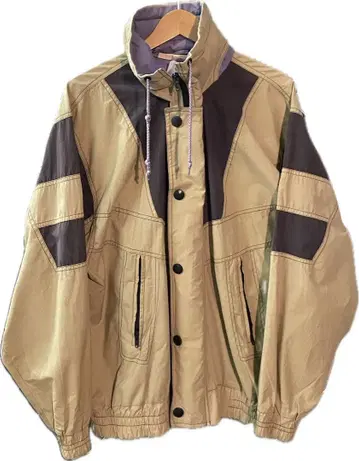 후드 부착 베이지 브라운 자켓 폴란드제