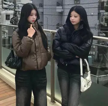 emmy 브라운 숏 기장 다운 레더 터치 패디드 숏 블루종