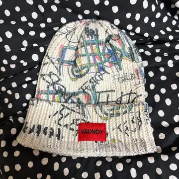 VAUNDY 그래피티 니트 모자
