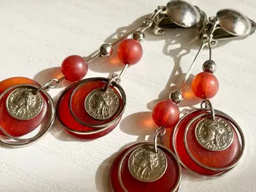 골동품 클리어 레드 후프 링 코인 메달 vintage 귀찌