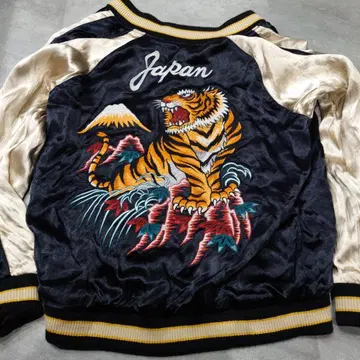 크로우즈 x WORST 리버서블 스카잔