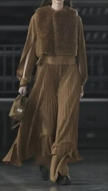 HIKE 하이크 플리츠 스커트 2025AW 브라운