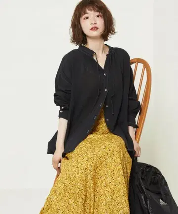 새상품 프릭스스토어 배색 스티치 린넨 블라우스 블랙