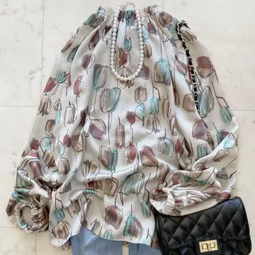 투모로우랜드 투립 플라워 프린트 개더 넥 블라우스