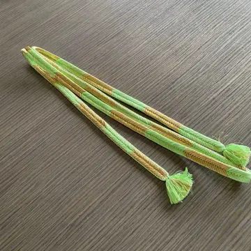 이가의 쿠미히모 순수 실크 녹색과 금색 허리띠