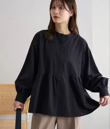 discoat [WEB 한정판] 프론트 오픈 절개 블라우스