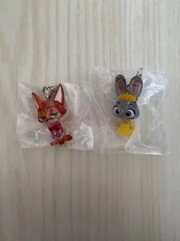 주토피아2 닉&주디 메지루시 액세서리 2개 세트