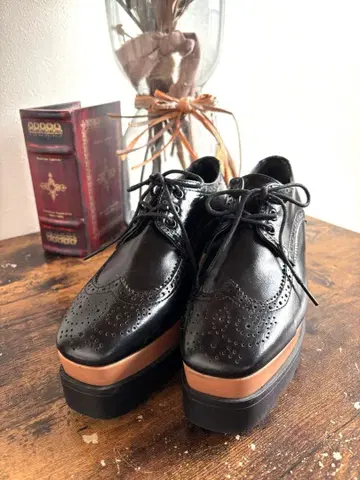 영국풍 통굽 스퀘어토 레이스업 웨지 플랫슈즈