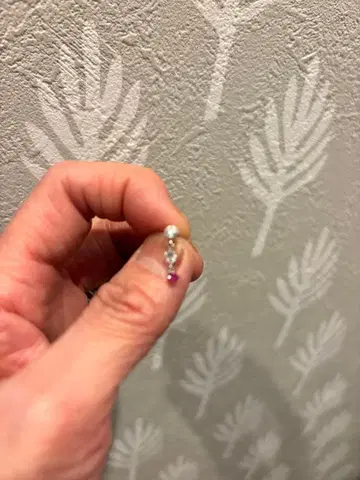 루비 귀걸이. 캐치 없음, 한쪽만