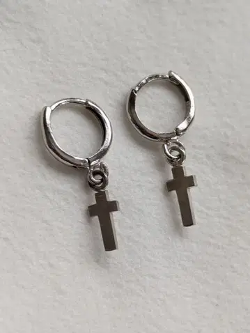 크로스 모티브 후프 귀걸이