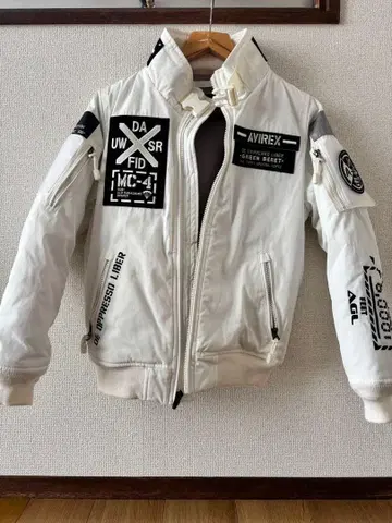 AVIREX 화이트 MA-1 자켓