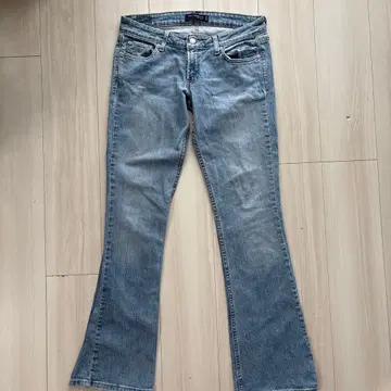 Levi's 부츠컷 데님 옅은 파랑