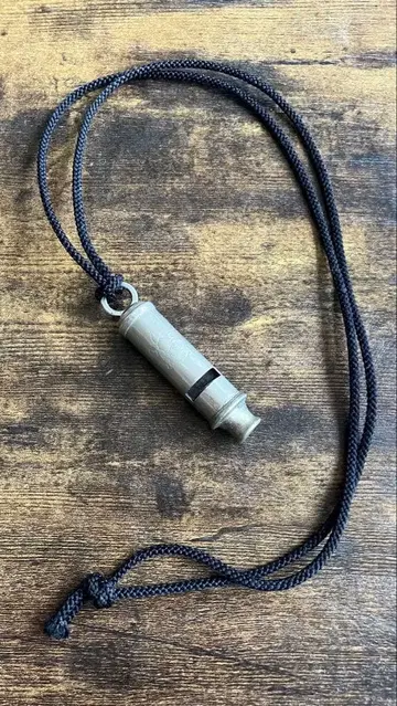 빈티지 휘슬 목걸이 실크 끈 포함 앤티크 USA