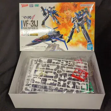 반다이 HG VF-31J 지크프리드 (하야테 임멜만기)
