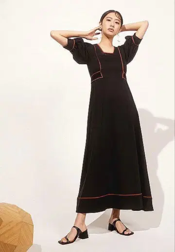 Lily Brown 블랙 롱 원피스 퍼프 슬리브