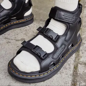 DR. MARTENS X SUICOKE BOAK 샌들