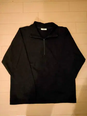 ATON 하프 지퍼 티셔츠