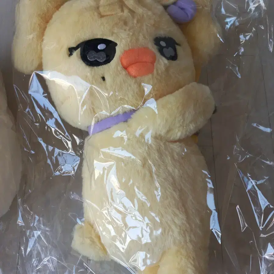 Items Similar to Urgent Sale) Minive Naori Hug Bag Ive Lay