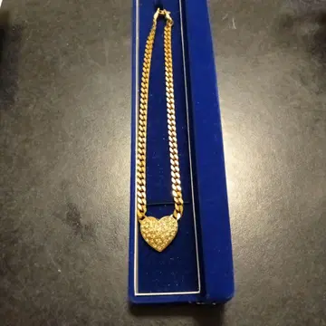 골드톤 하트형 목걸이