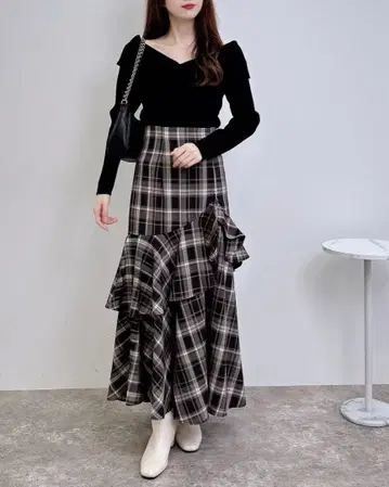 INGNI 체크 무늬 백 레이스업 아지메 슬릿 스커트 블랙