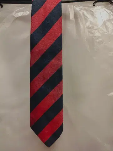 브룩스 브라더스 빨간색과 네이비 스트라이프 넥타이