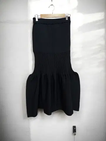 [ 미사용 새상품 ] CFCL 스커트