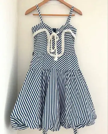 PPQ LONDON 영국제 스트라이프 패턴 벌룬 스커트 원피스