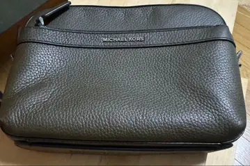 최종 가격 인하! MICHAEL KORS 다크 브라운 숄더백