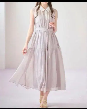 릴리안 캐럿 폴로 칼라 시어 티어드 원피스 라이트 그레이