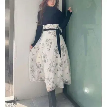 극미품 MERCURYDUO 플라워 도킹 코르셋 니트 원피스