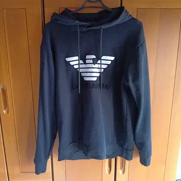 엠포리오 아르마니 블랙 후드티