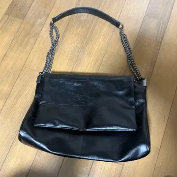 ZARA 락 플랩 숄더백 블랙 숄더백