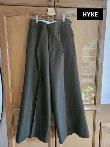 HYKE 와이드 팬츠 카키