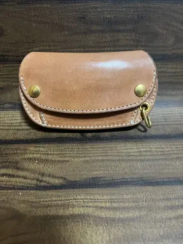 글레이징 가죽 미니 트래커 지갑. 브라운