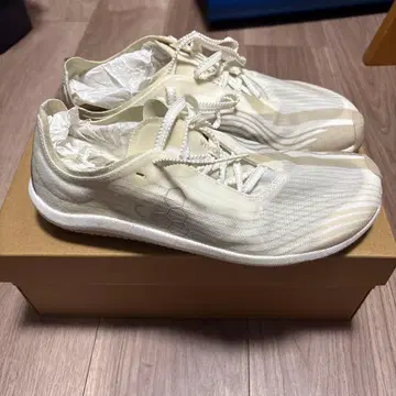 VIVOBAREFOOT 화이트