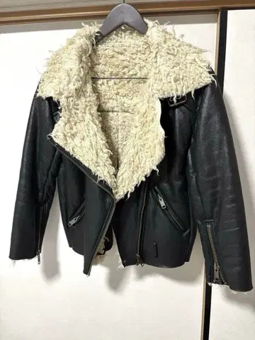 GYDA 블랙 가죽 라이더 자켓