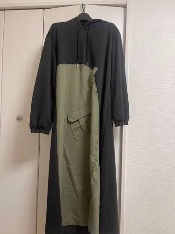 새상품 후드 부착 블랙 카키 롱 원피스 L