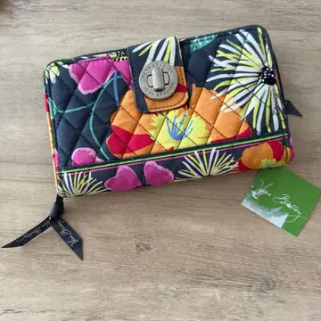 베라 브래들리 꽃무늬 퀼팅 장지갑