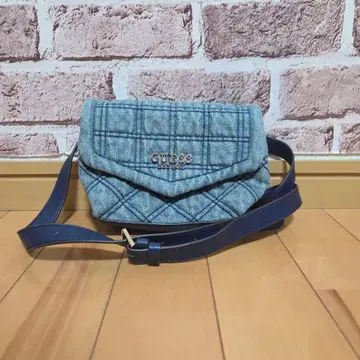 GUESS 데님 블루 바디백