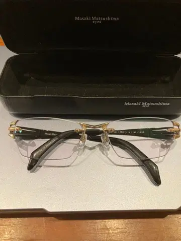 마사키 마츠시마 안경 블랙/골드 케이스 포함