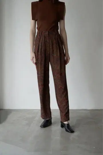 CLANE 고블린 턱 팬츠 GOBELIN TUCK PANTS RED 2