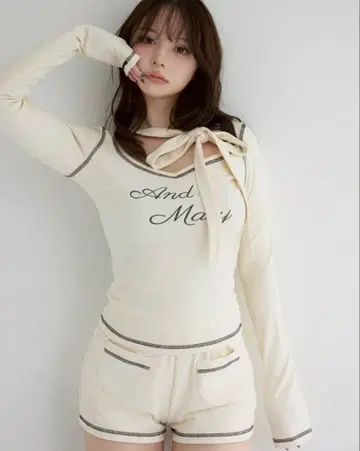 andmary Judy set up ivory