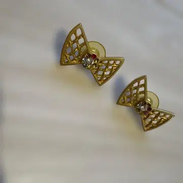 joujou 매트 골드 컬러 리본형 귀걸이