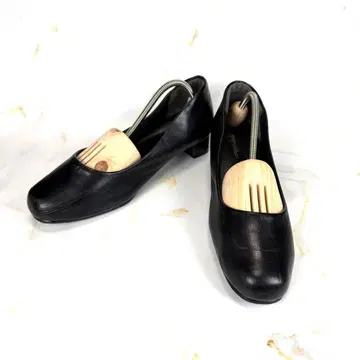 아쿠아 칼다 블랙 가죽 펌프스 중간 힐 26