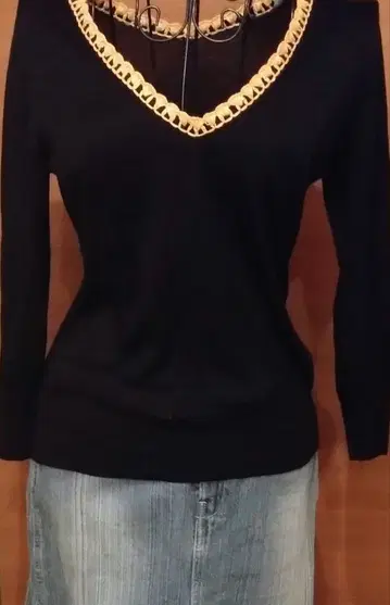 새상품급 돌체앤가바나 상의 V넥 실크 블랙 계열 M