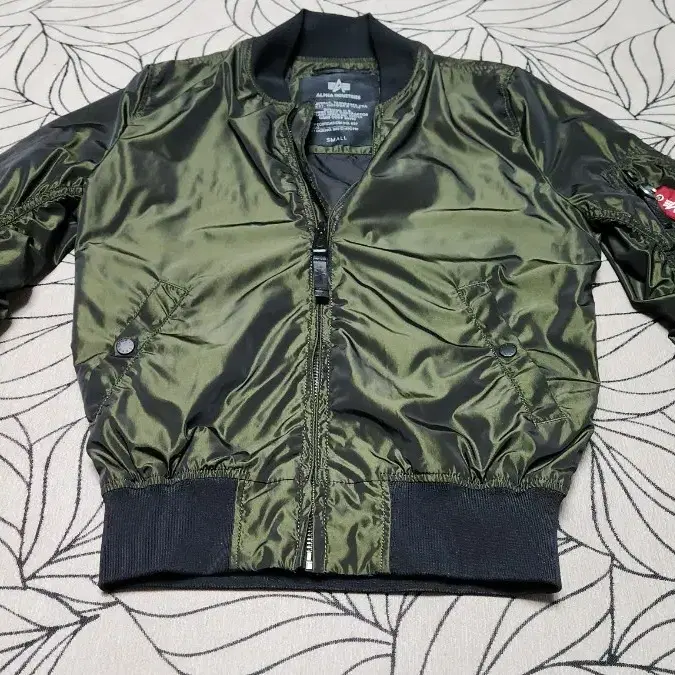 Alpha Industries MA-1 Sage Green Size L on Bunjang Global Site. Alpha Industries MA-1 Sage Green Size L on Bunjang Global Site.